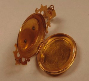 guardapelo-oro-guardapelo-antiguo_img31438ni2w800h800t0